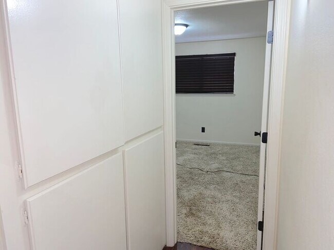 Building Photo - Sparks Single Story Home - 4 Bedrooms (Ree...