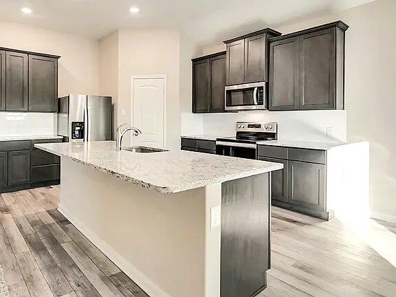 Building Photo - 2304 Dahlia Way