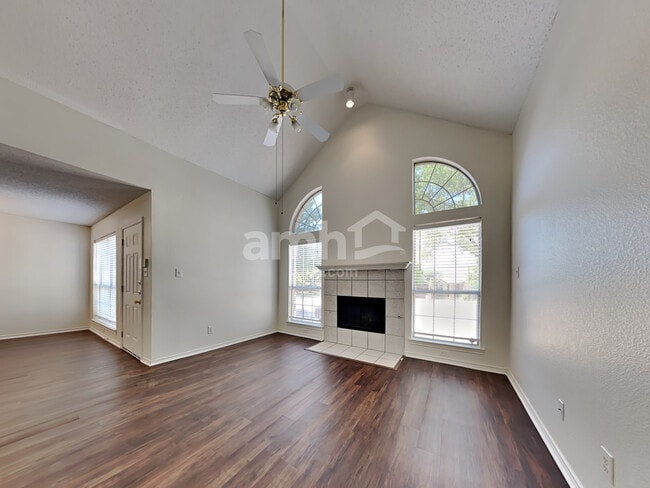 Building Photo - 1008 Kenbob Cir