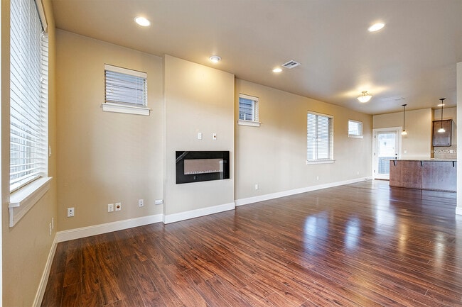 Building Photo - 14427 SW Meridian St