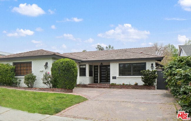 Primary Photo - 6134 Longridge Ave