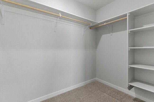 Building Photo - 7113 S Old Farm Ave