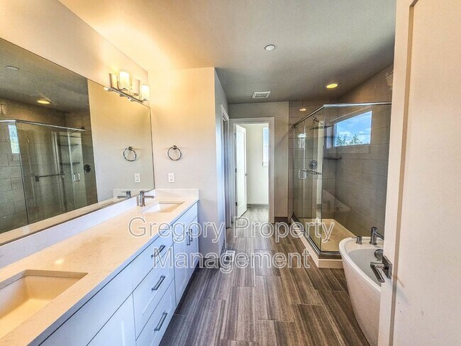 Building Photo - 619 202nd Pl SW