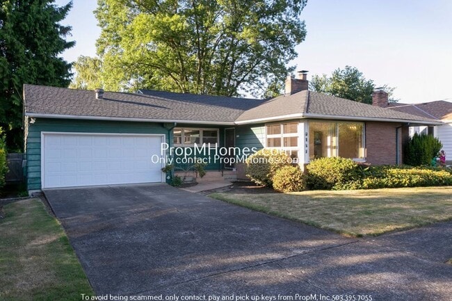 Building Photo - Spacious Mid-Century Three Bedroom Home In Woodstock!