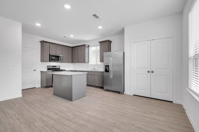 Building Photo - 16523 Pine Arrow Dr