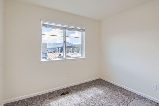 Building Photo - Beautiful 2-story modern townhome available for rent in booming Interquest & Voyager area