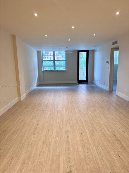 Primary Photo - 90 Edgewater Dr