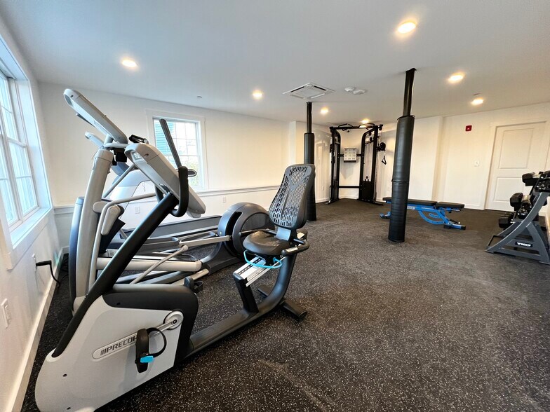 Building Photo - 179 Butternut St