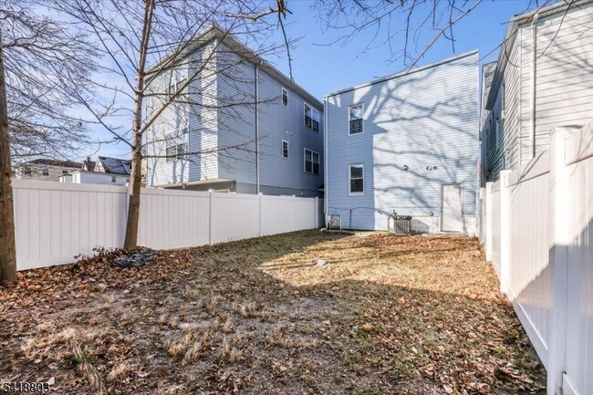 Building Photo - 342 Sanford Ave