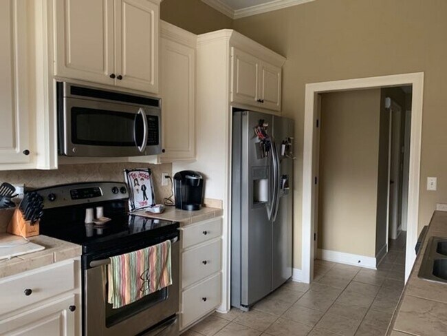 Building Photo - Beautiful 3/2 Home in Farmington Station Available For Rent!