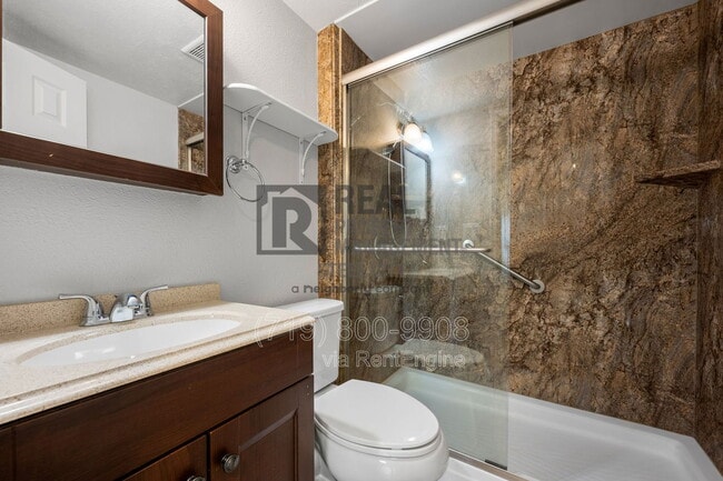 Building Photo - 903 W 15th St