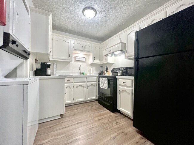 Building Photo - 4601 S 24th St