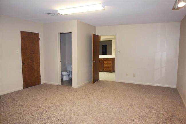 Building Photo - 502 Misty Ln