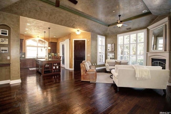 Building Photo - Absolutely Stunning Home in Fabulous Pavil...