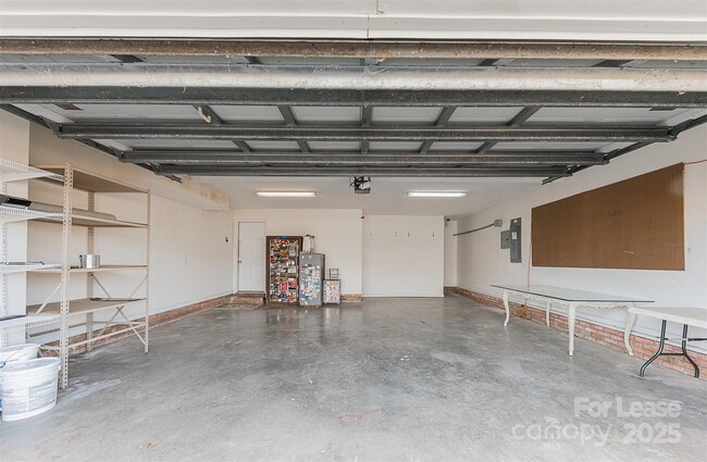 Building Photo - 110 Mendover Dr