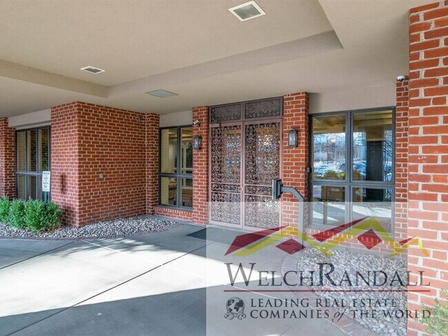 Building Photo - Spacious 2-Bedroom Condo in Prime Downtown...