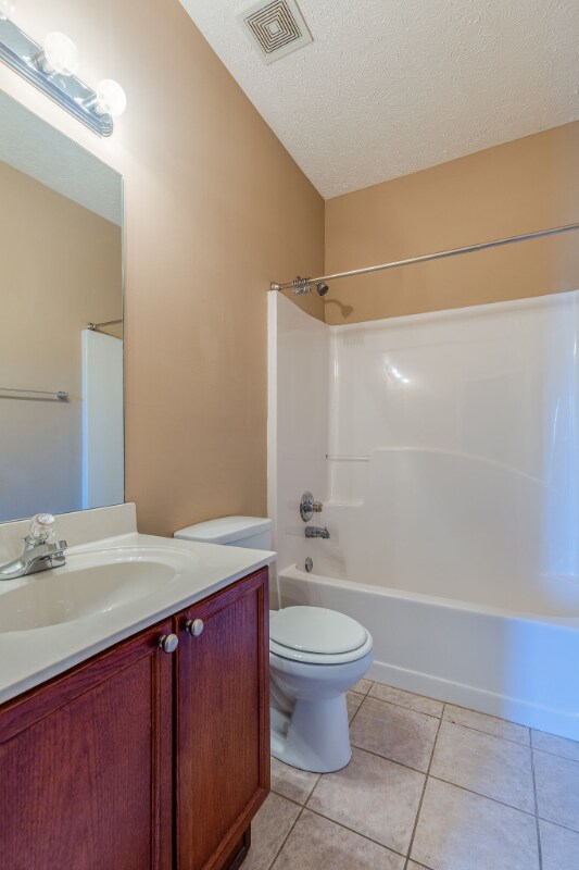 Building Photo - 1800 Woodland Pointe Dr