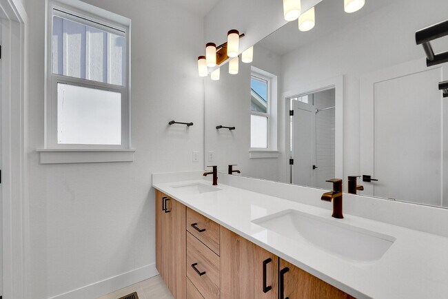 Building Photo - $3,195 - 3 Bed, 2.5 Bath Home in Thornton ...