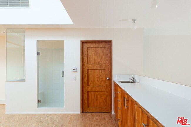 Building Photo - 11 Brooks Ave