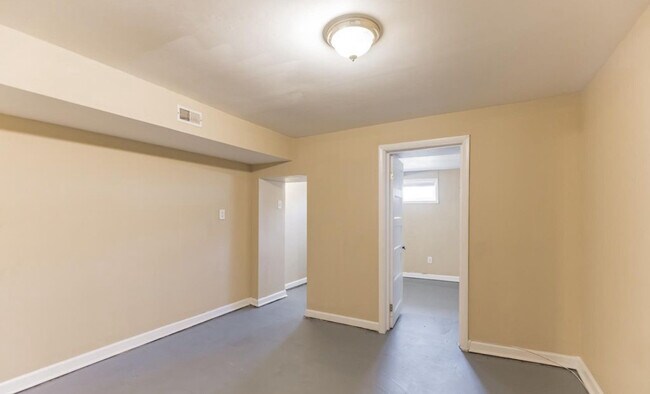 Building Photo - 3014 Clifton Park Terrace