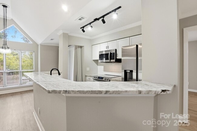 Building Photo - 2500 Cranbrook Ln