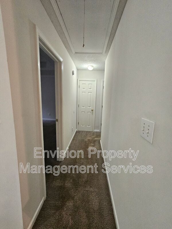 Building Photo - 10996 Knotty Pine Pl
