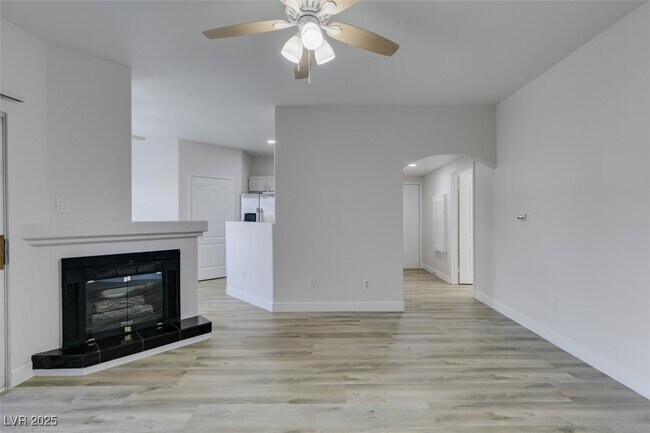 Building Photo - 5525 W Flamingo Rd