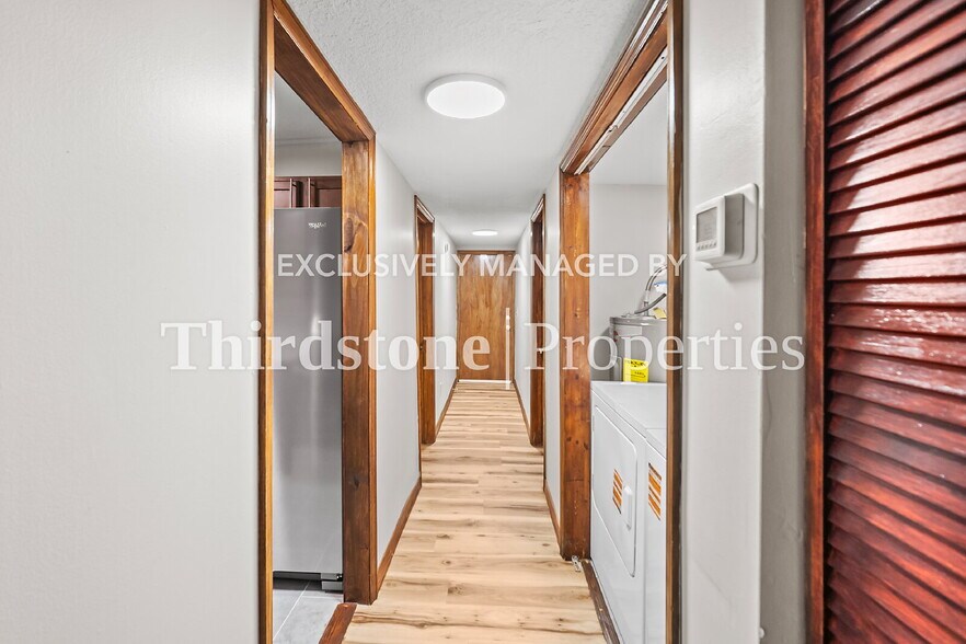 Building Photo - 345 W 40th St