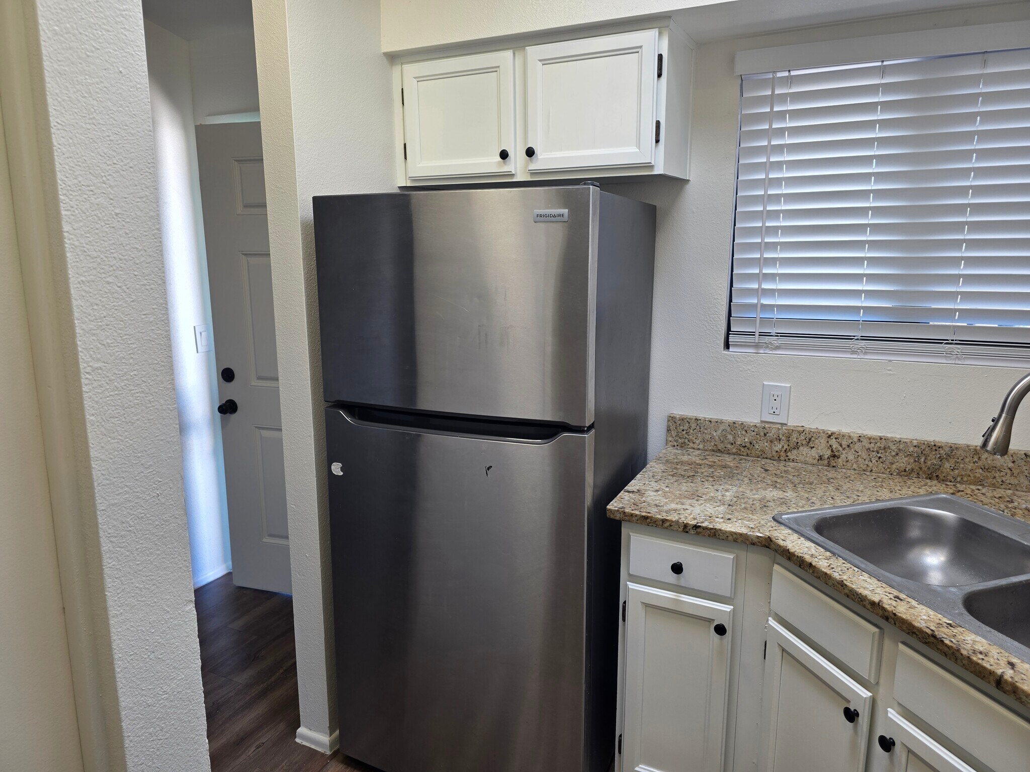 Building Photo - 1311 N Gila St