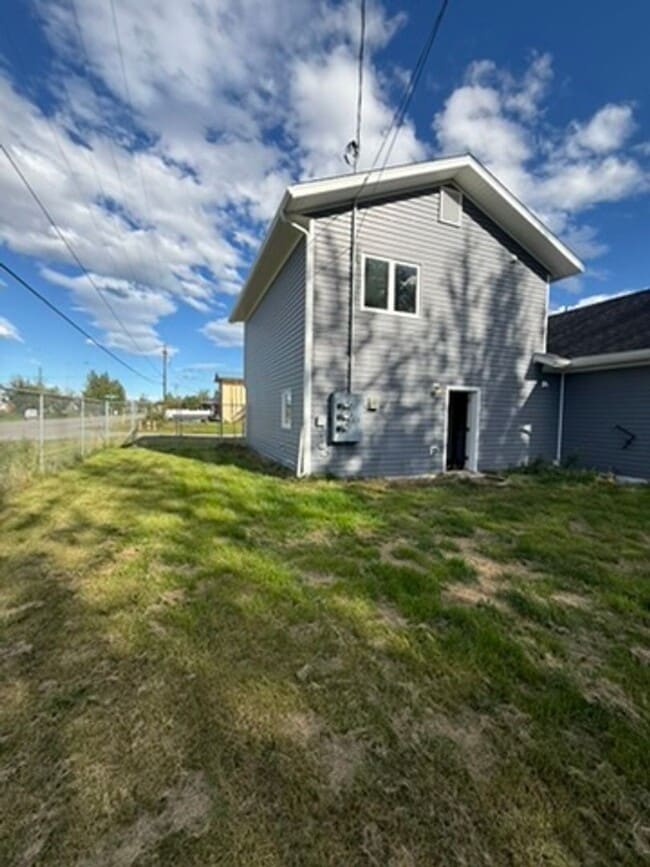 Building Photo - Modern 2-Bedroom Rental in North Pole!