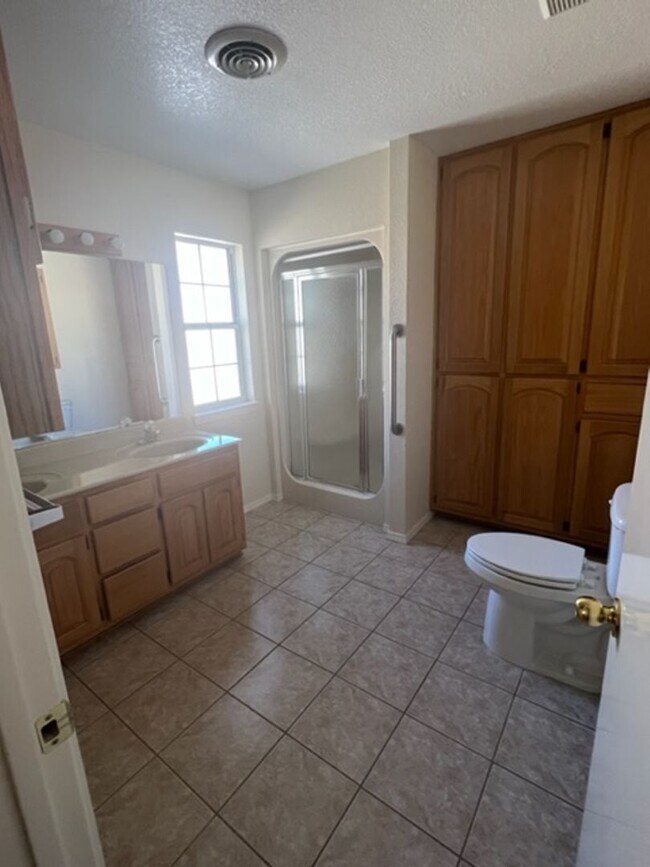 Building Photo - Beautiful home on a large corner lot with RV parking