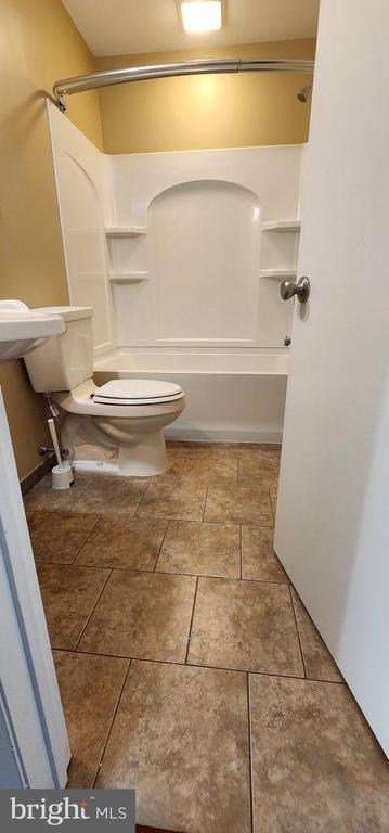 Building Photo - 409 Dove Ct