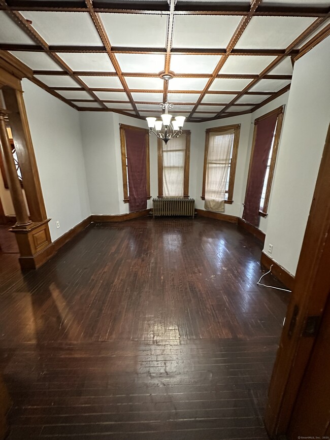 Building Photo - 225 Willow St