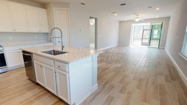 Building Photo - 307 Killarney Ave