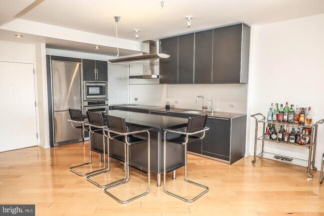 Building Photo - 241 S 6th St