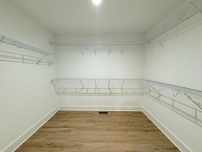 Building Photo - Lovely New Home in Old Hickory - Fenced in...