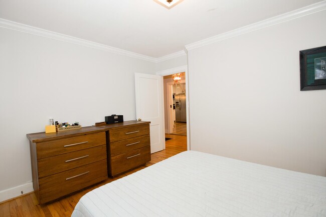 Building Photo - 325 Midland Rd