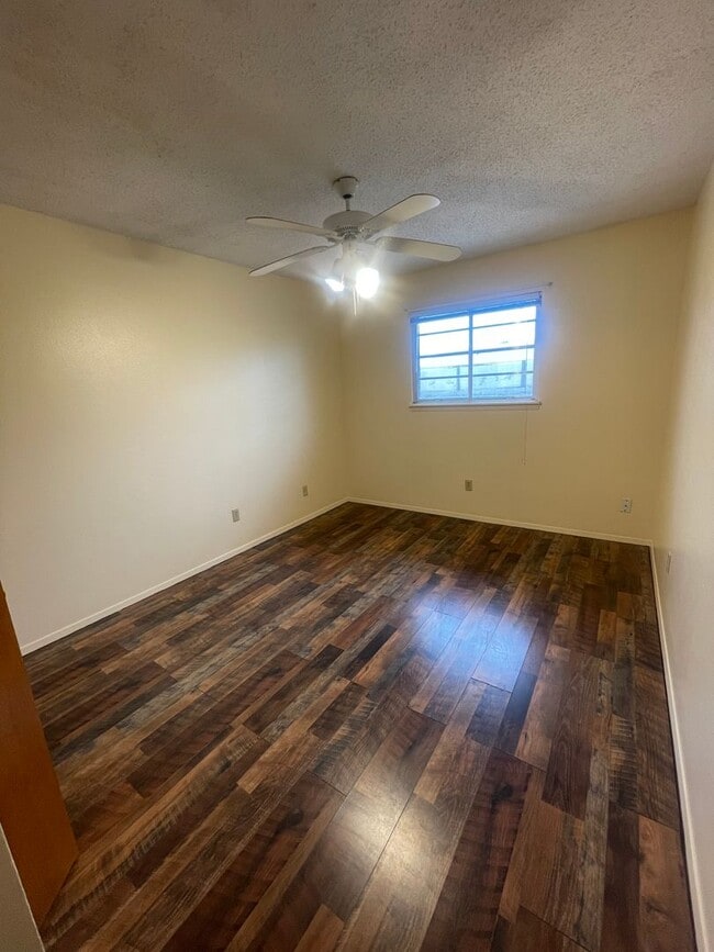 Building Photo - Charming 4 Bedroom/2 Bathroom House Near NMSU