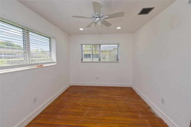 Building Photo - 1411 SW 82nd Ct