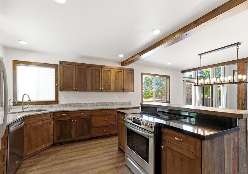 Building Photo - 1422 Cutter Ln