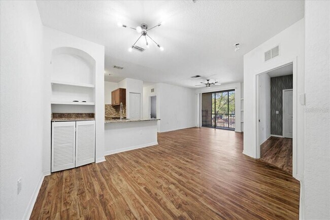 Building Photo - 6141 Metrowest Blvd