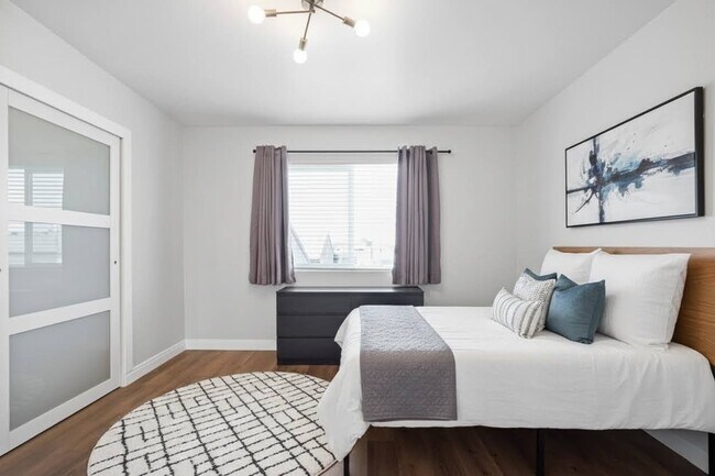 Building Photo - 4055 Rosecrans Ave