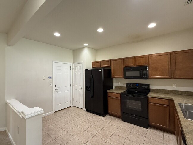 Building Photo - "Stunning Water View Townhouse for Rent in...