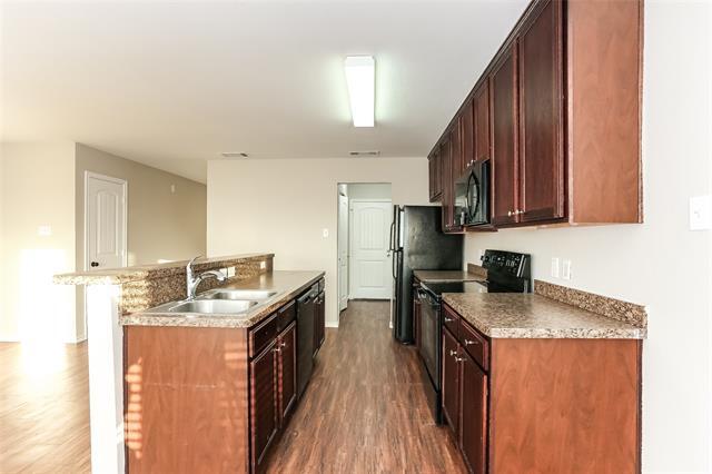 Building Photo - 10748 Many Oaks Dr