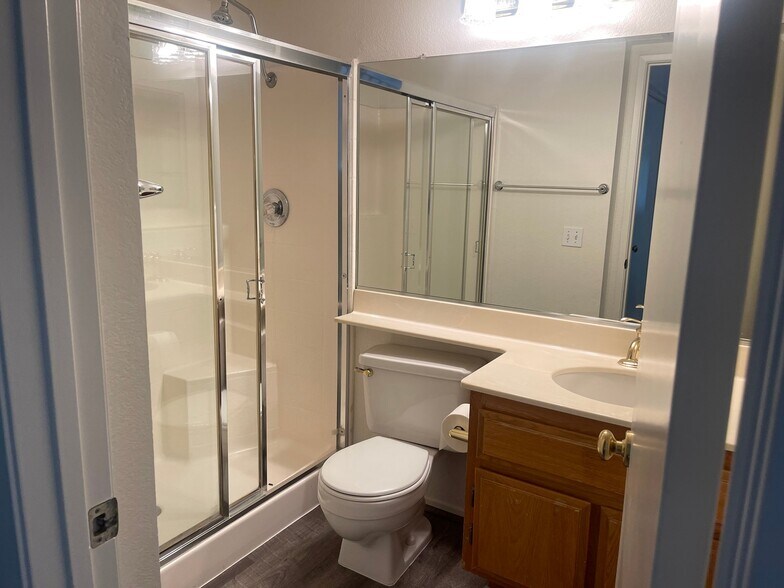 Building Photo - 1076 Oxford Ln