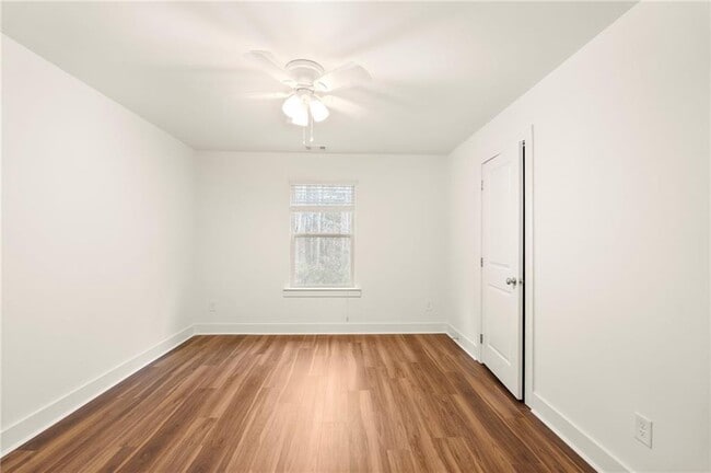 Building Photo - 1833 Edgehill Dr