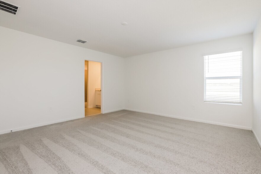Building Photo - 2478 McKinley Dr
