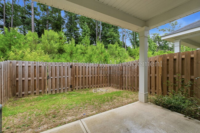 Building Photo - 228 Linsmore Ave