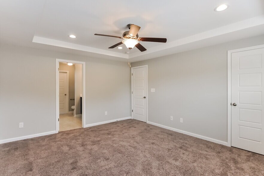 Building Photo - 235 Durwin Ln