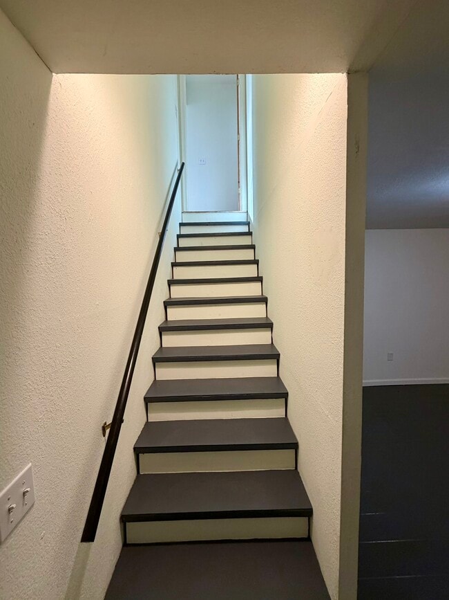 Building Photo - 571 SE 115th Rd